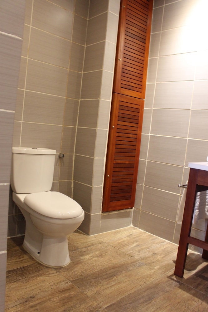 Lewat Hotel 25/30