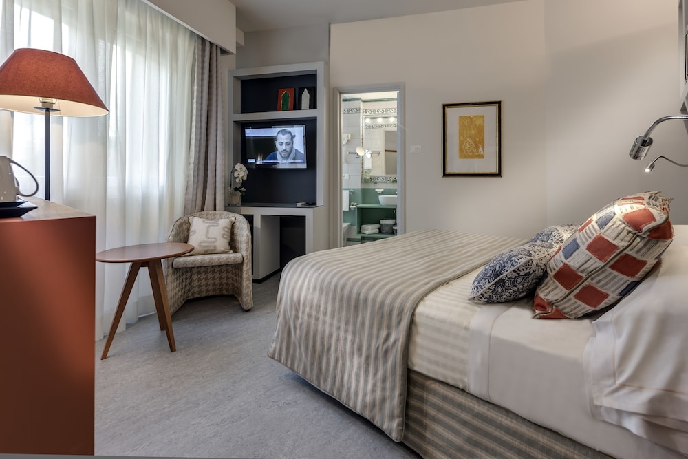 Hermitage Hotel And Resort 12/79
