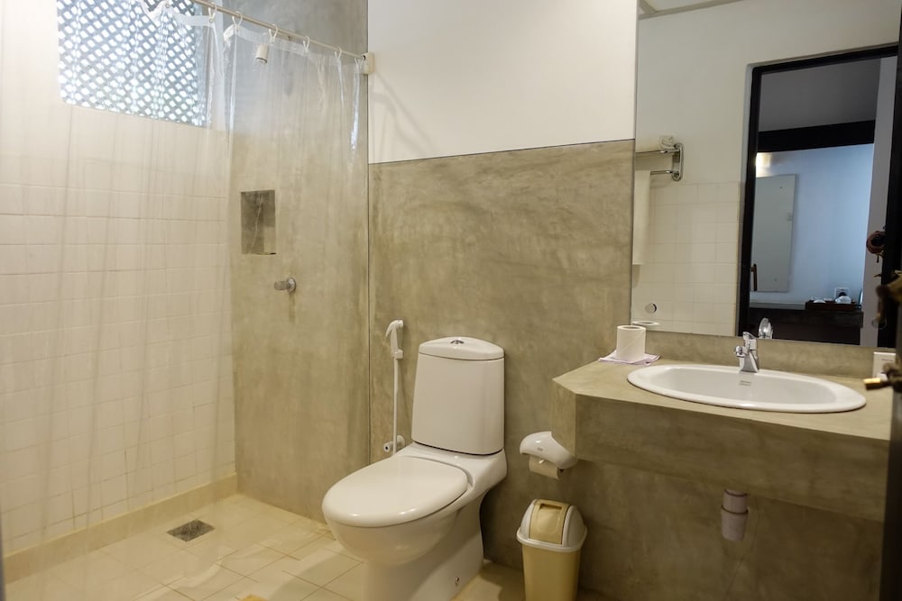 Nilaveli Beach Hotel 50/50