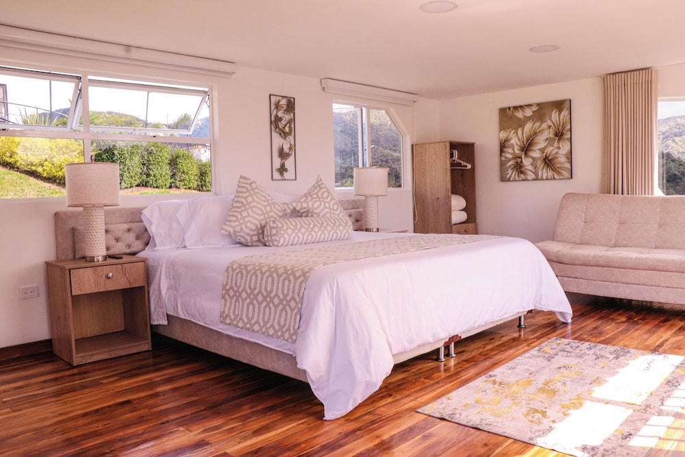 CABIN, LAKE VIEW