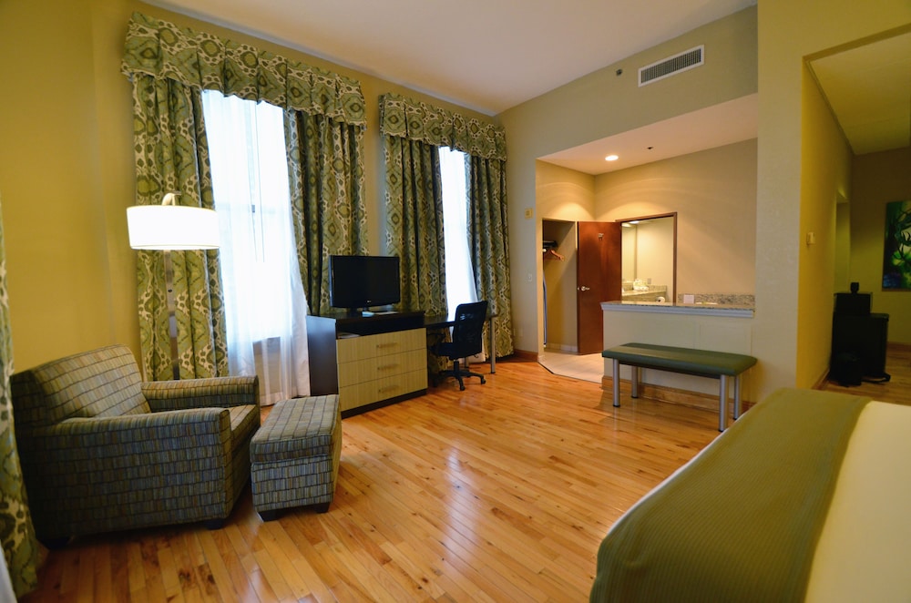 HOLIDAY INN EXPRESS CLEVELAND DOWNTOWN 35/59