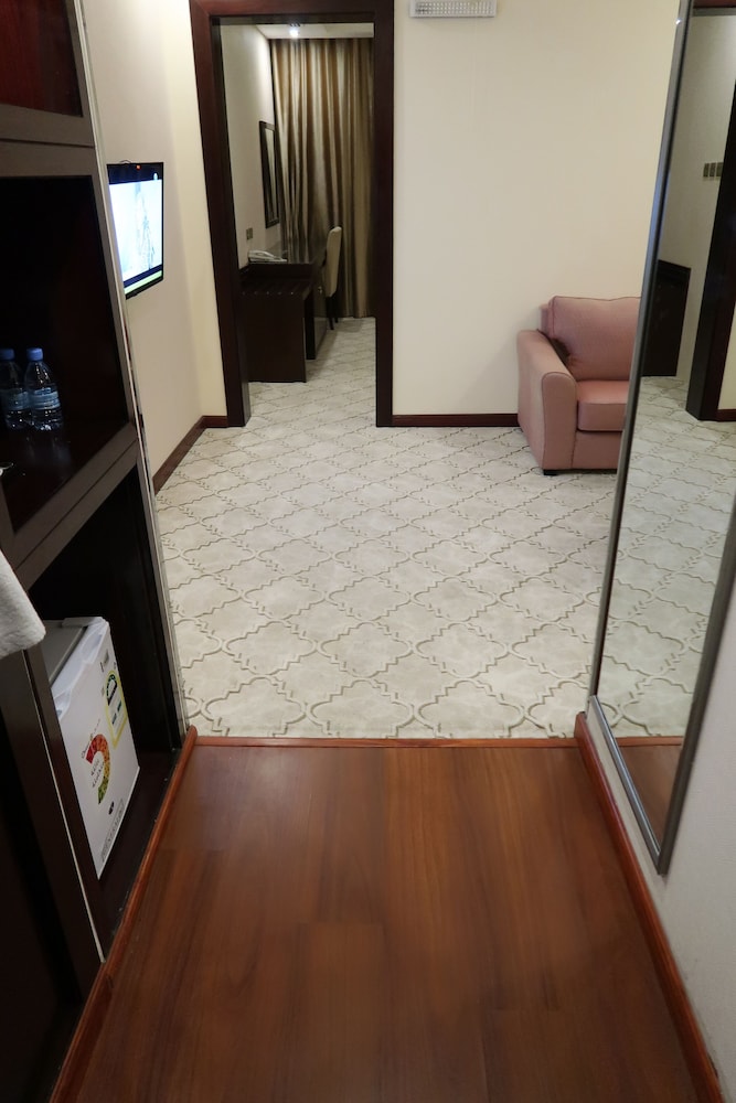 فندق اللوتس(Lotus Hotel) 33/47