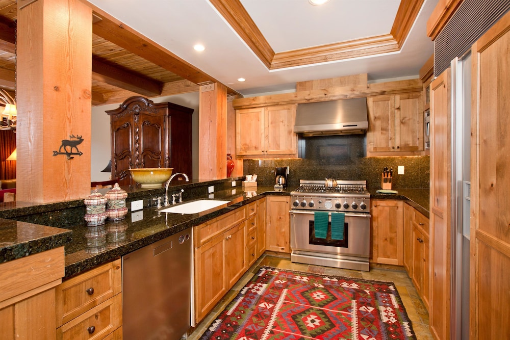 Teton Private Residences 5/50