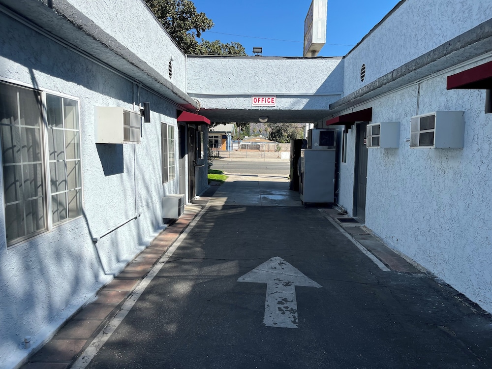 Griffith Park Motel - LA Hollywood Area 8/23