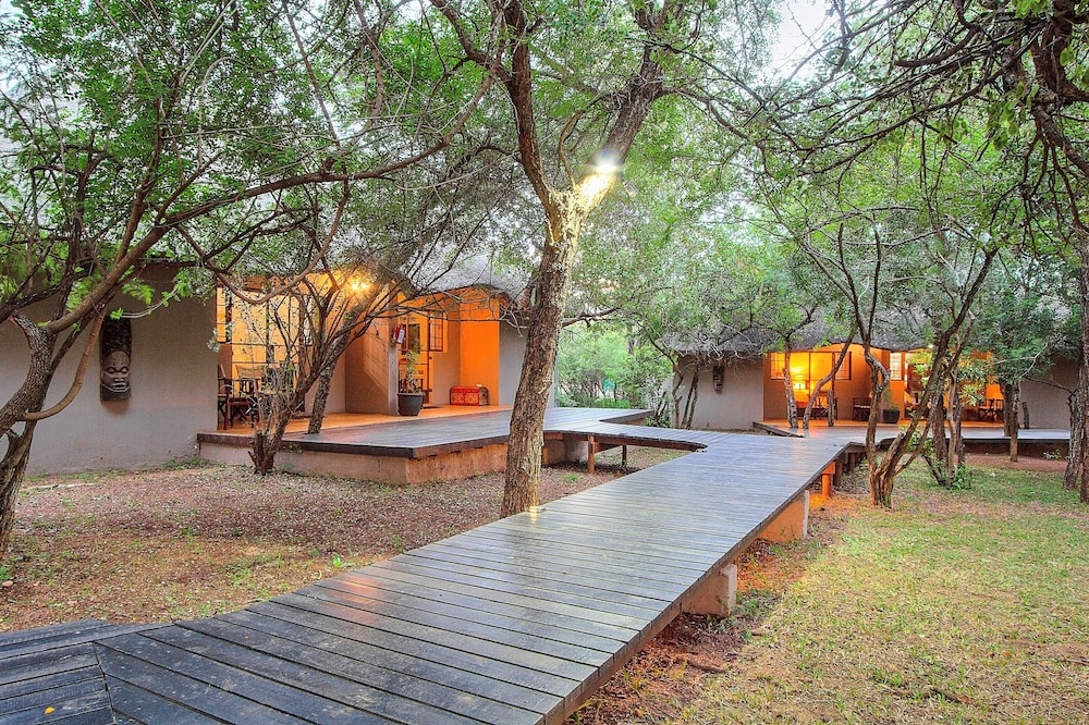 Mvuradona Safari Lodge 35/50