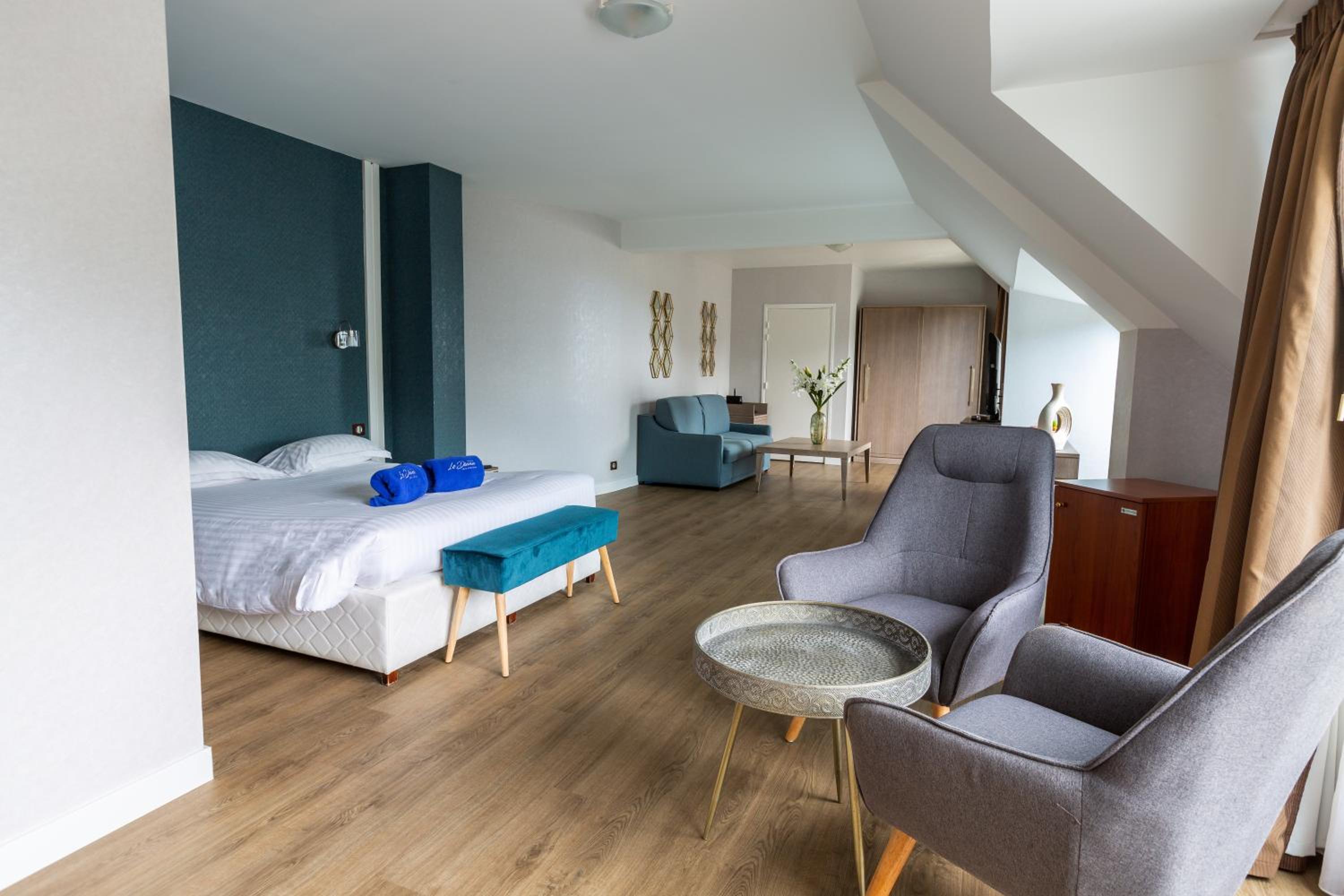 Junior Suite, Lateral Side Sea View