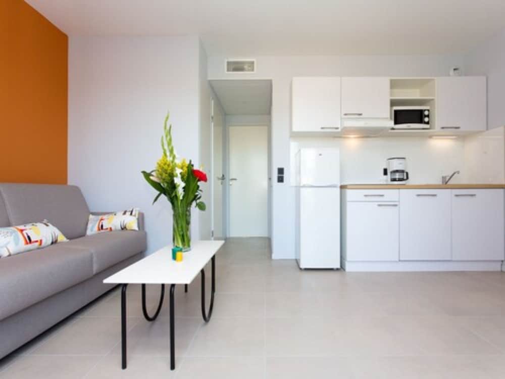 Adonis Mougins 35/54