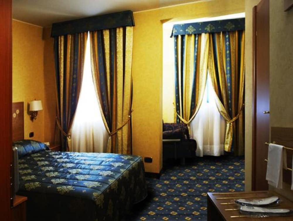 Hotel Dieci 12/66