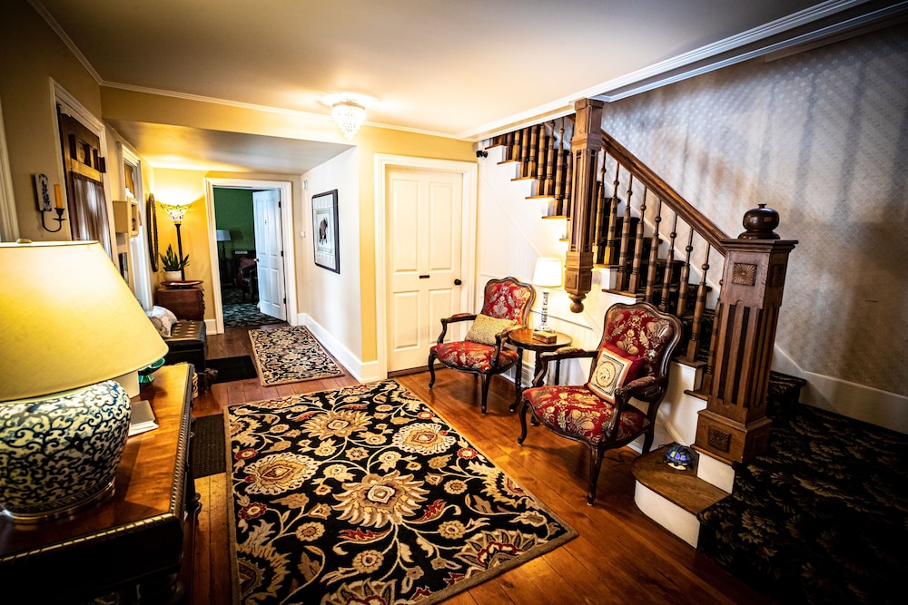Twin Oaks Inn 58/69