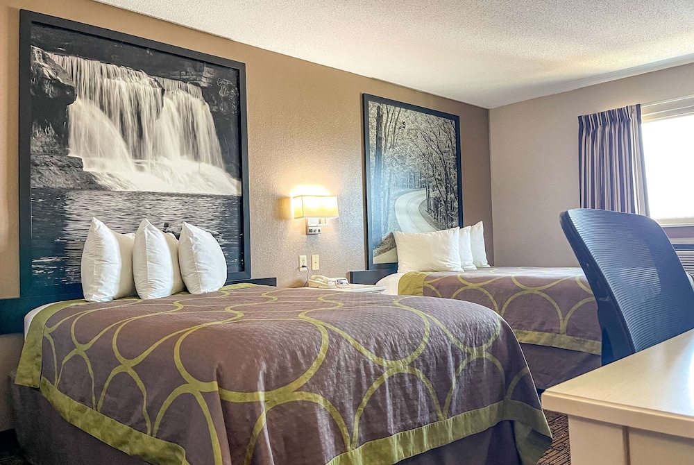 Super 8 by Wyndham Indianapolis/Emerson Ave 10/26