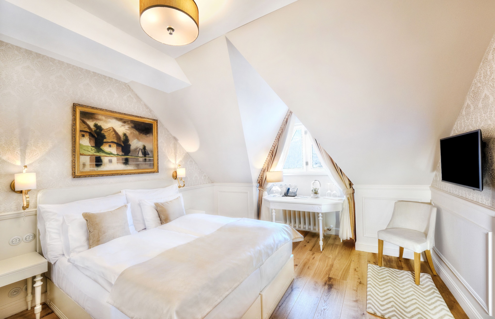 Standard, Attic