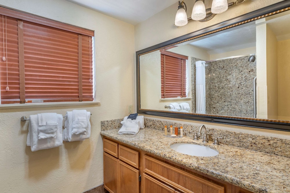Lincoln Sands Oceanfront Resort, Ascend Hotel Collection 12/69