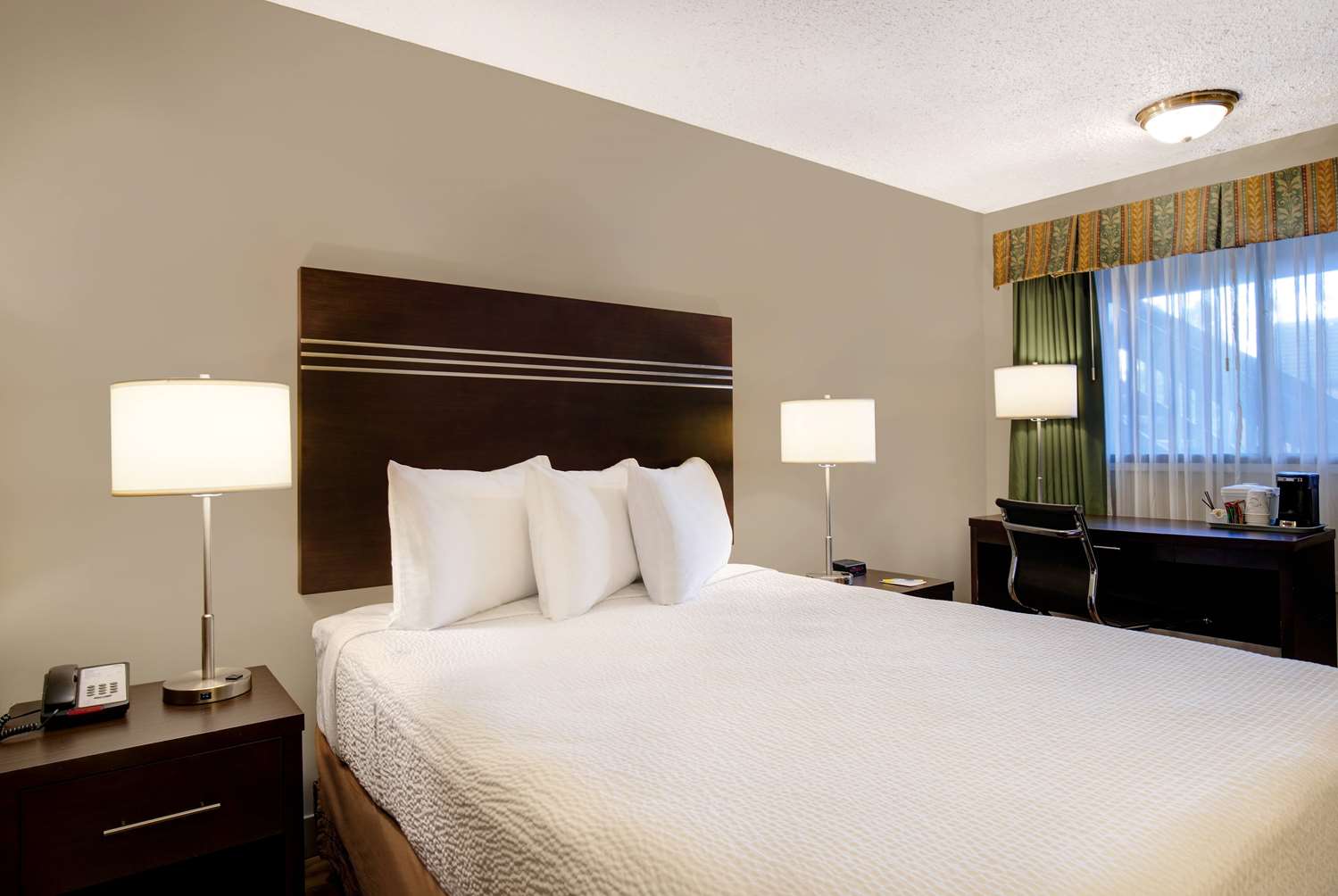 Days Inn By Wyndham Vernon 10/31