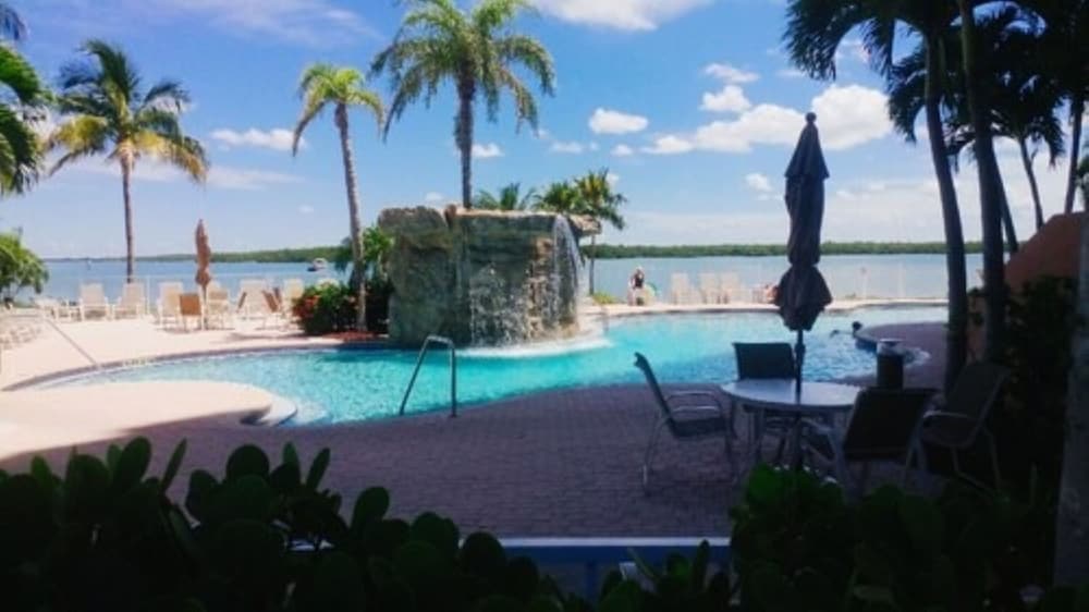 Lover's Key Resort by Check-In Vacation Rentals 40/70