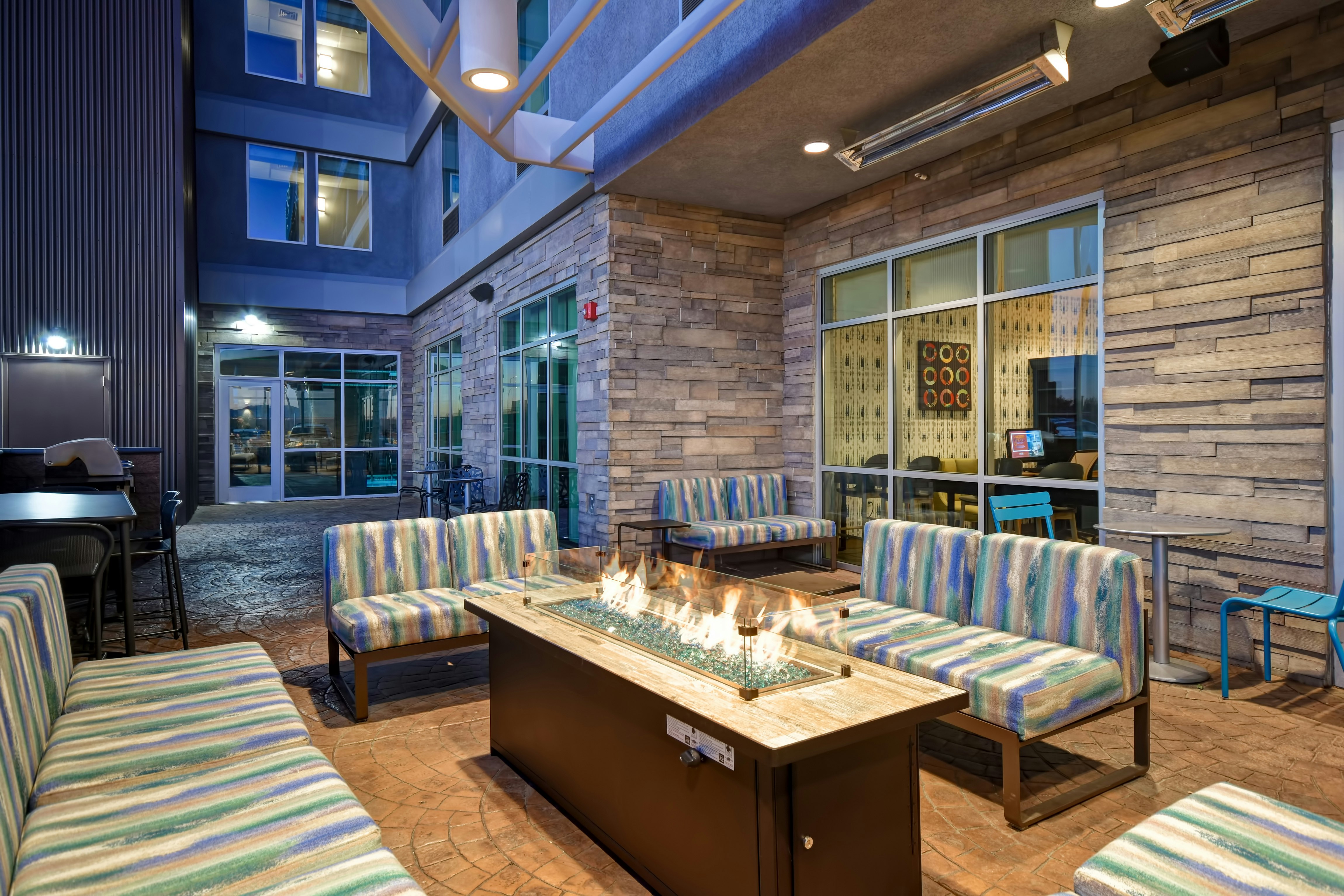 Home2 Suites by Hilton Victorville, CA 28/44
