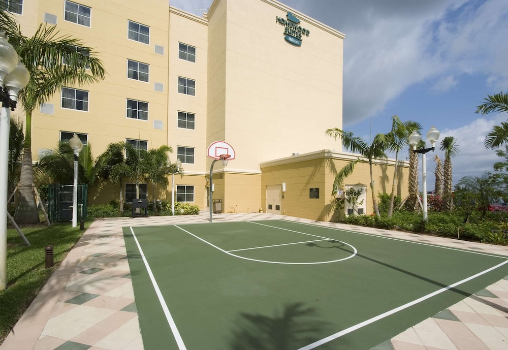 HOMEWOOD SUITES BY HILTON MIAMI - AIRPORT WEST 19/40