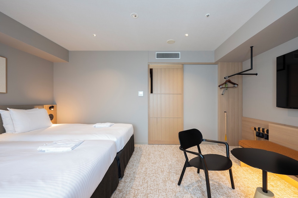 RENOVATED, TWIN BEDS, PRECIOUS FLOOR