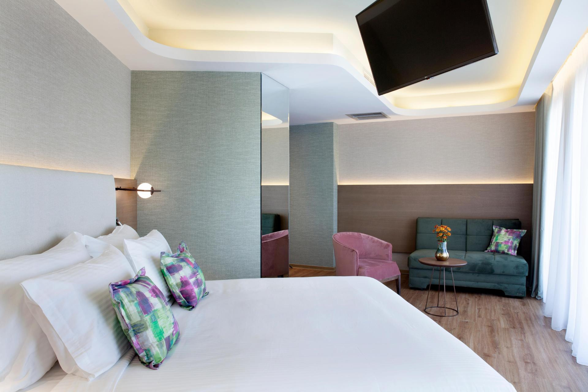 Room, Atrium View