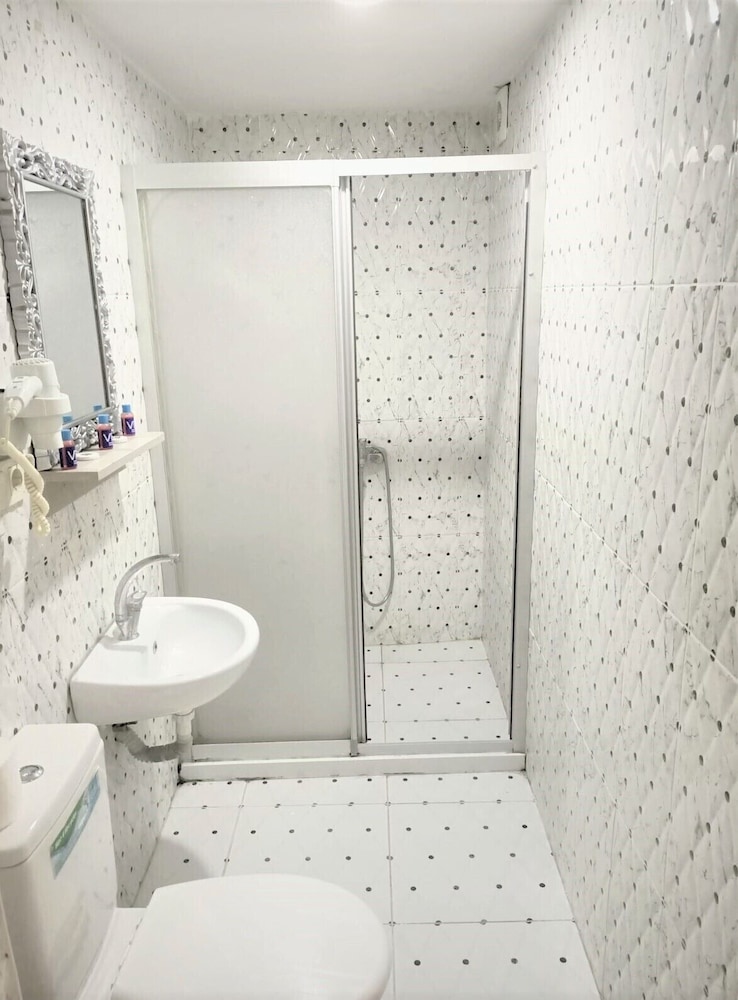 Avcilar Elit Hotel 37/38