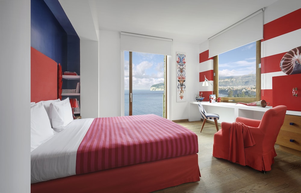 DELUXE, DOUBLE BED, SEA VIEW