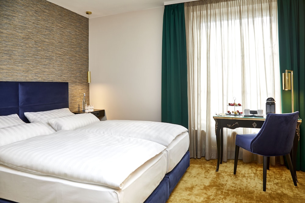 Comfort, Twin Beds, Courtyard View, Das Carls Hotel 3/5