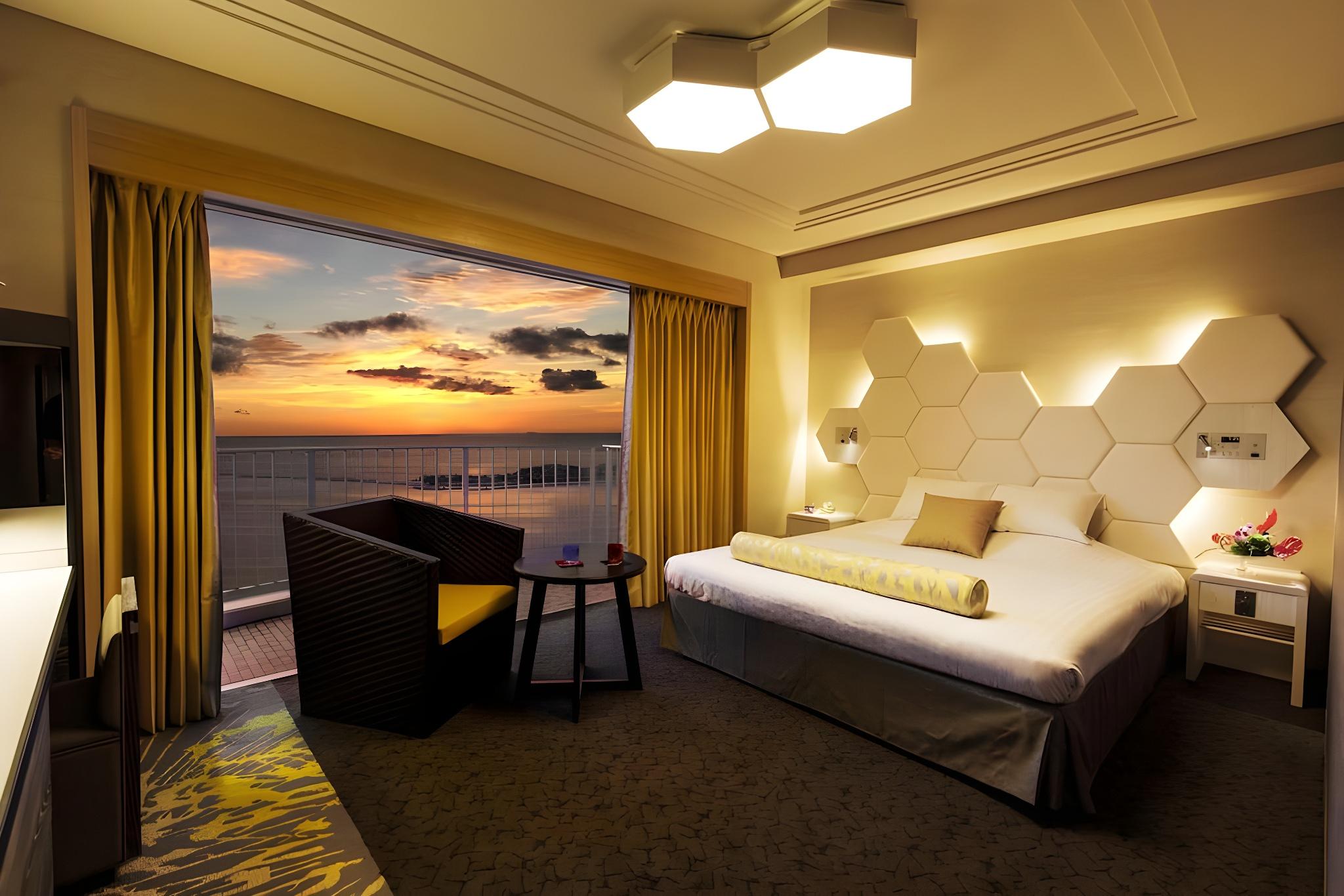 Room, Queen Bed, East Wing