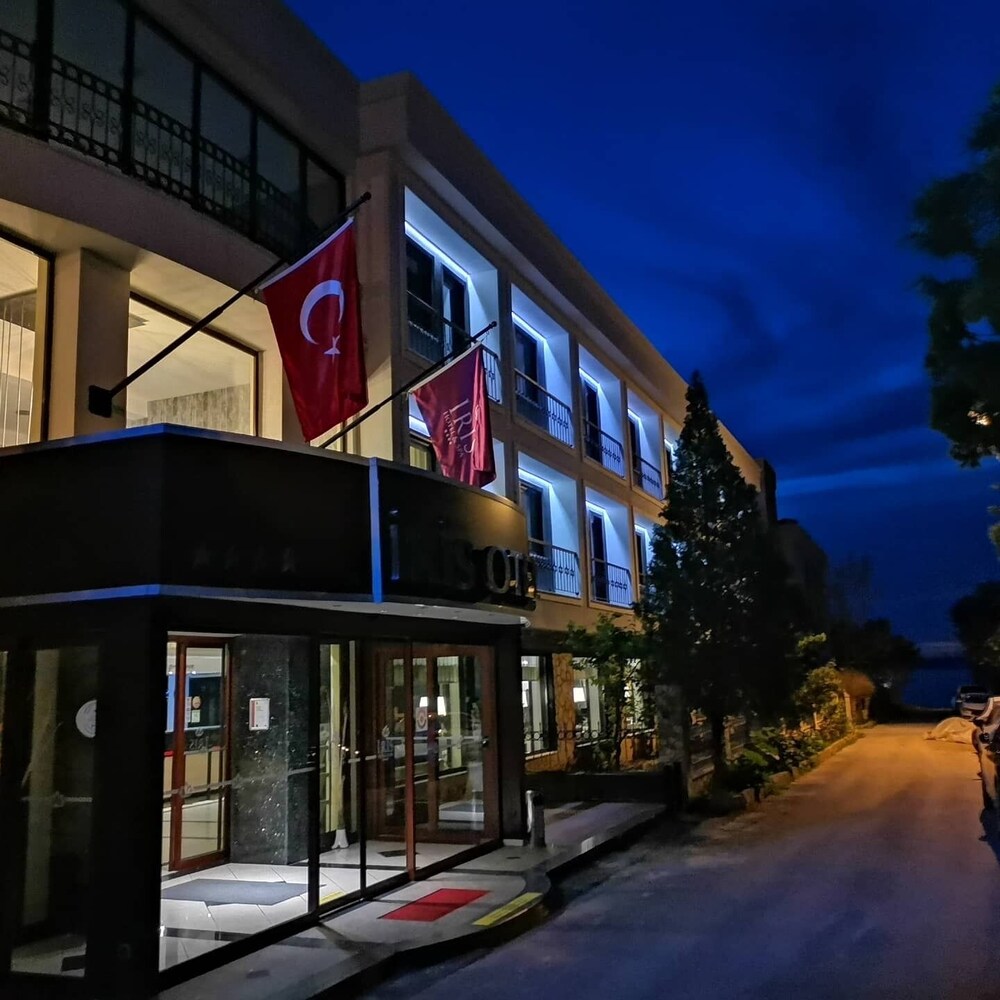 IRIS HOTEL 42/48