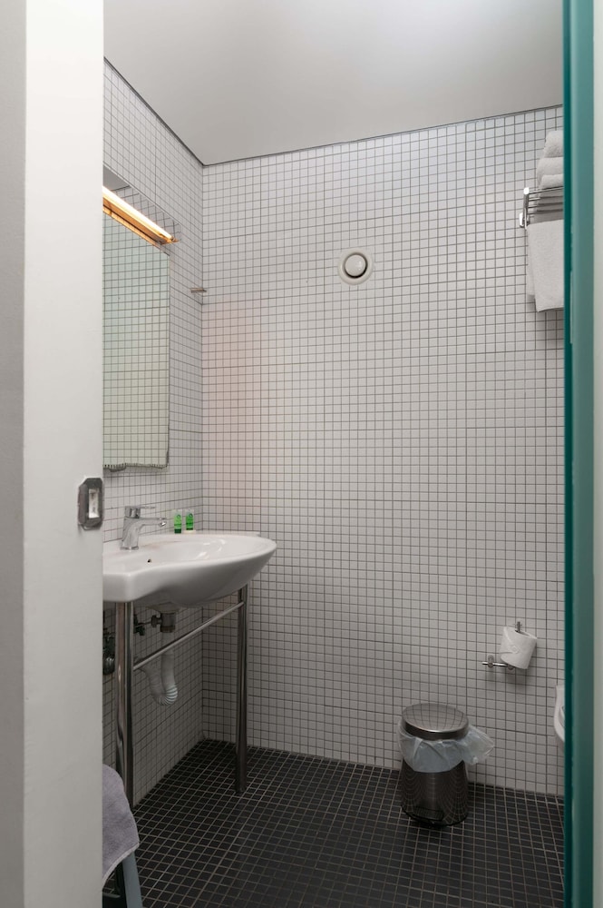 Atlantis Boutique City Hotel 67/69