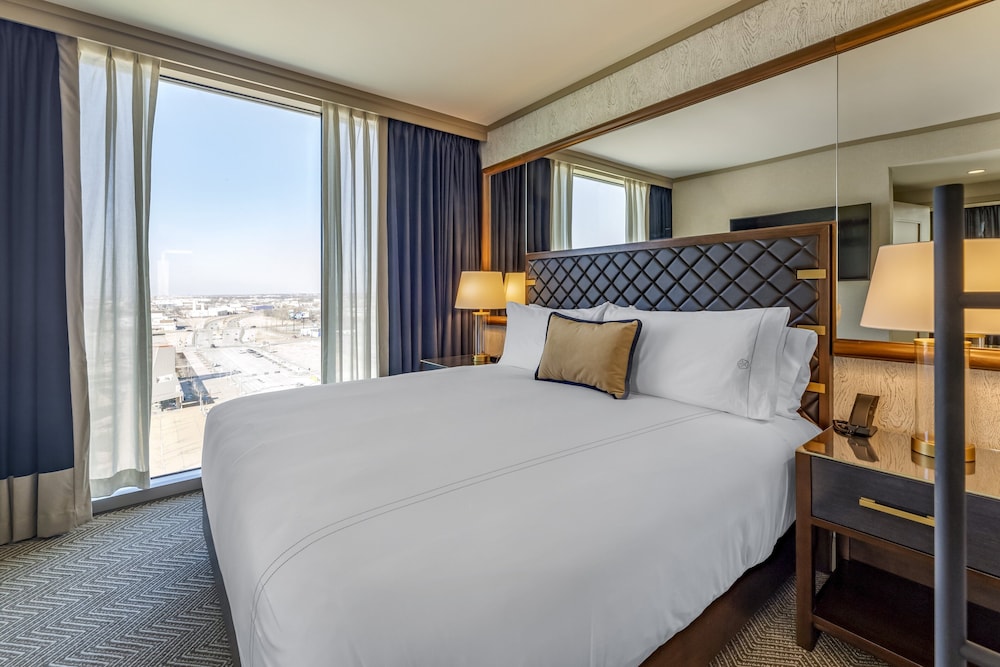 DELUXE, SUITE, KING BED