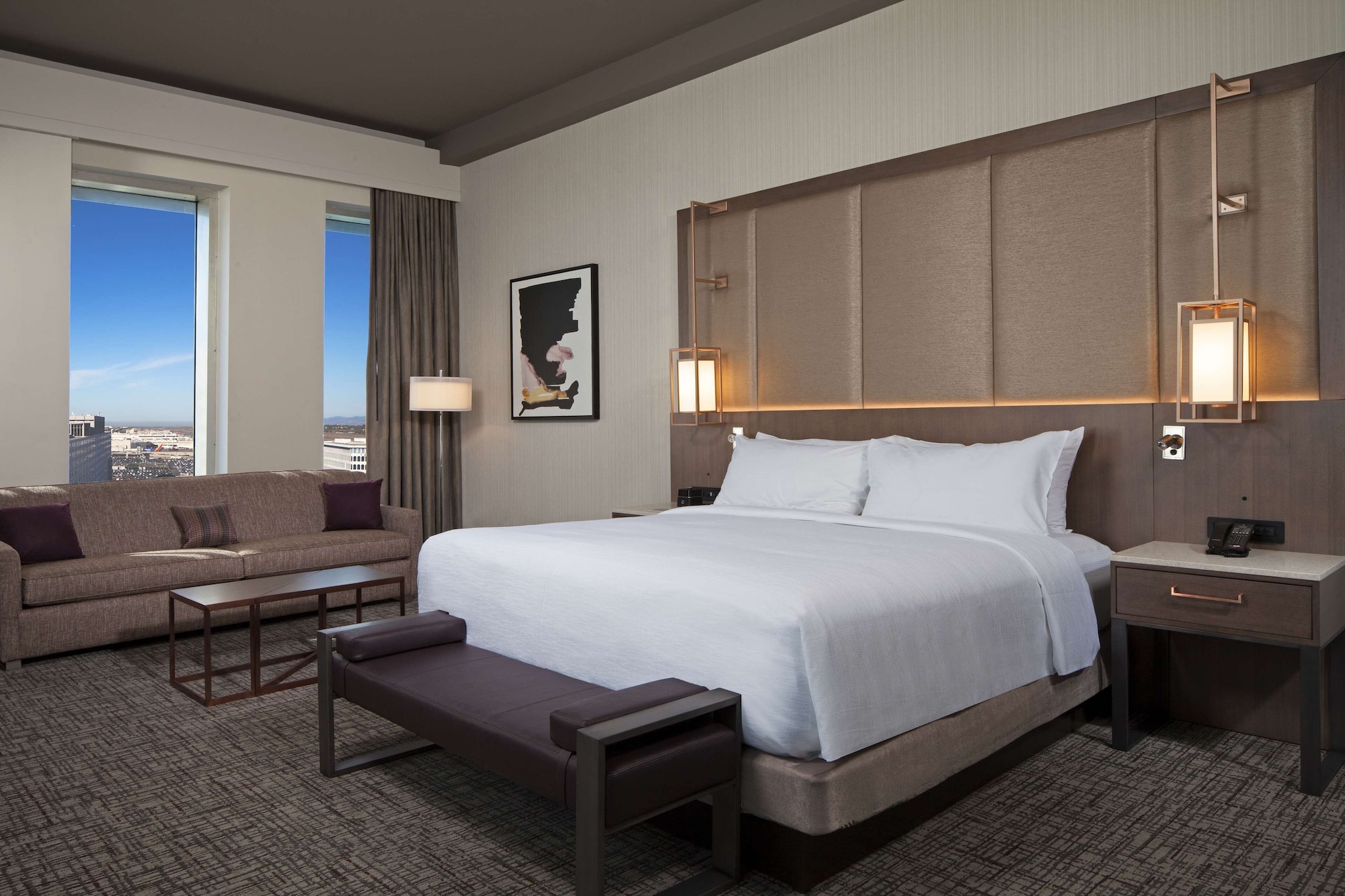DELUXE, KING BED, AIRPORT VIEW