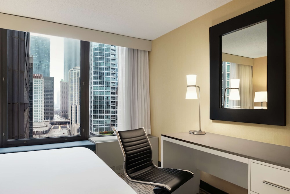 DoubleTree by Hilton Hotel Chicago Magnificent Mile 43/79