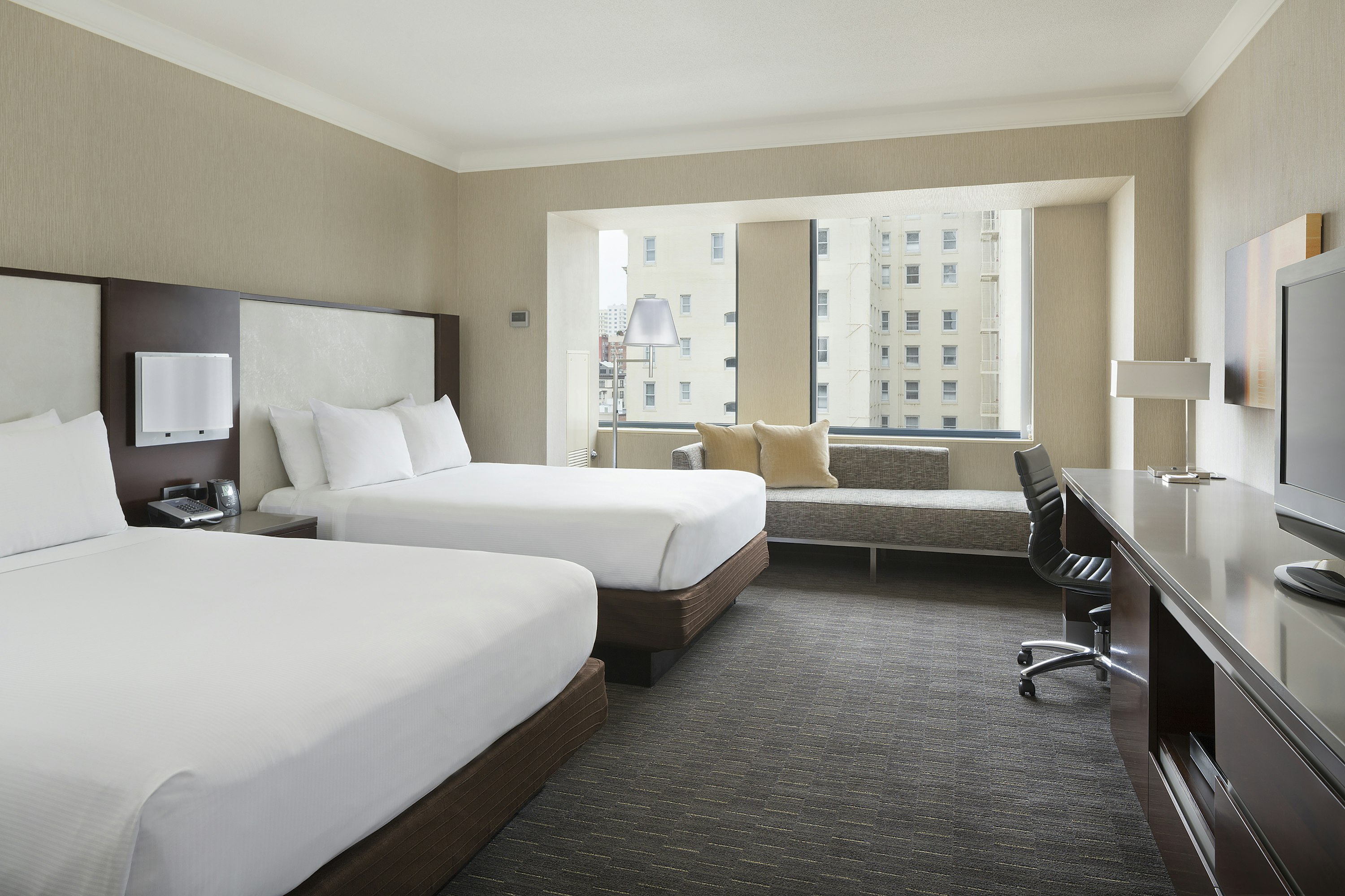 Deluxe, 2 Queen beds