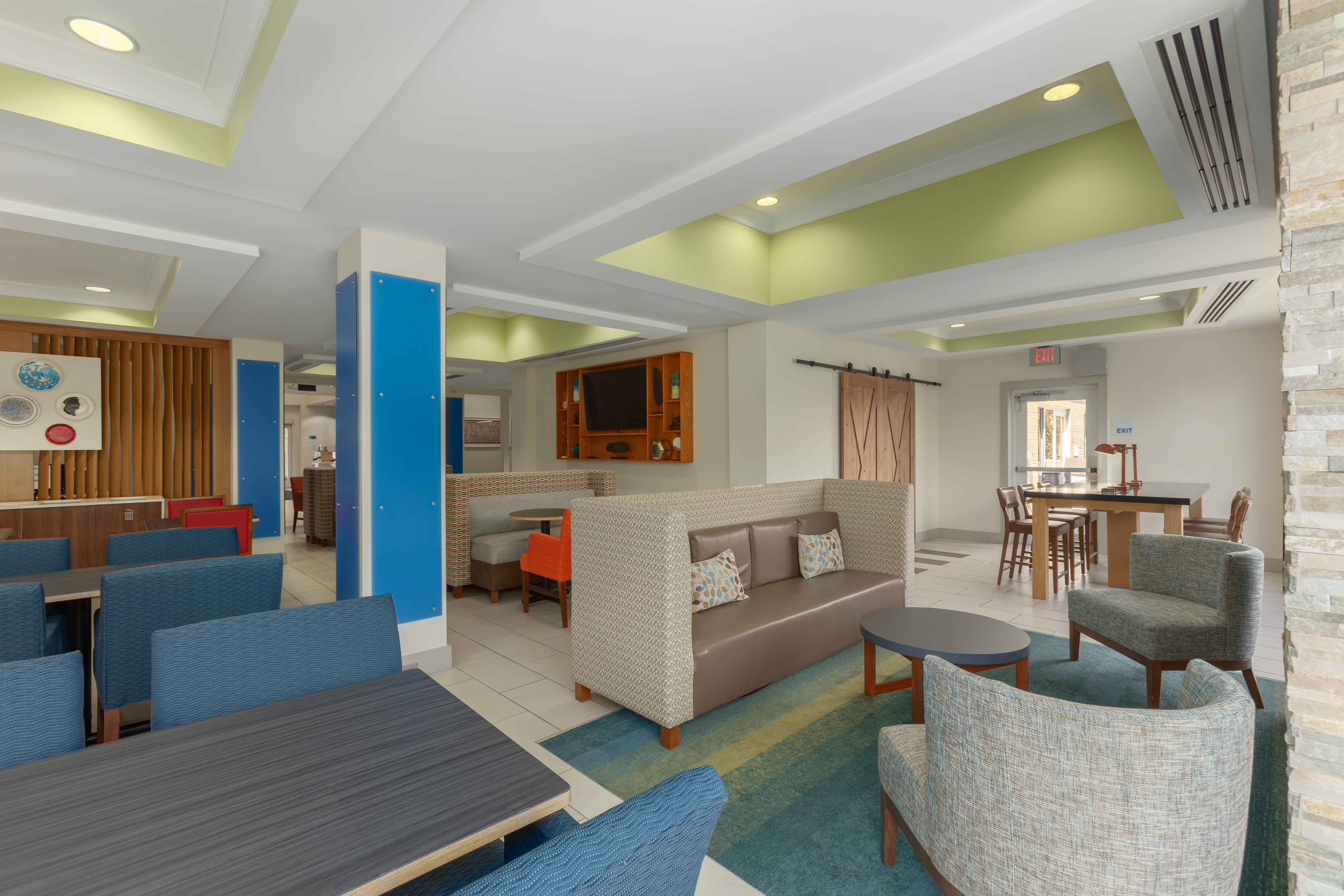 Holiday Inn Express Hotel and Suites Binghamton University-Vestal 32/52