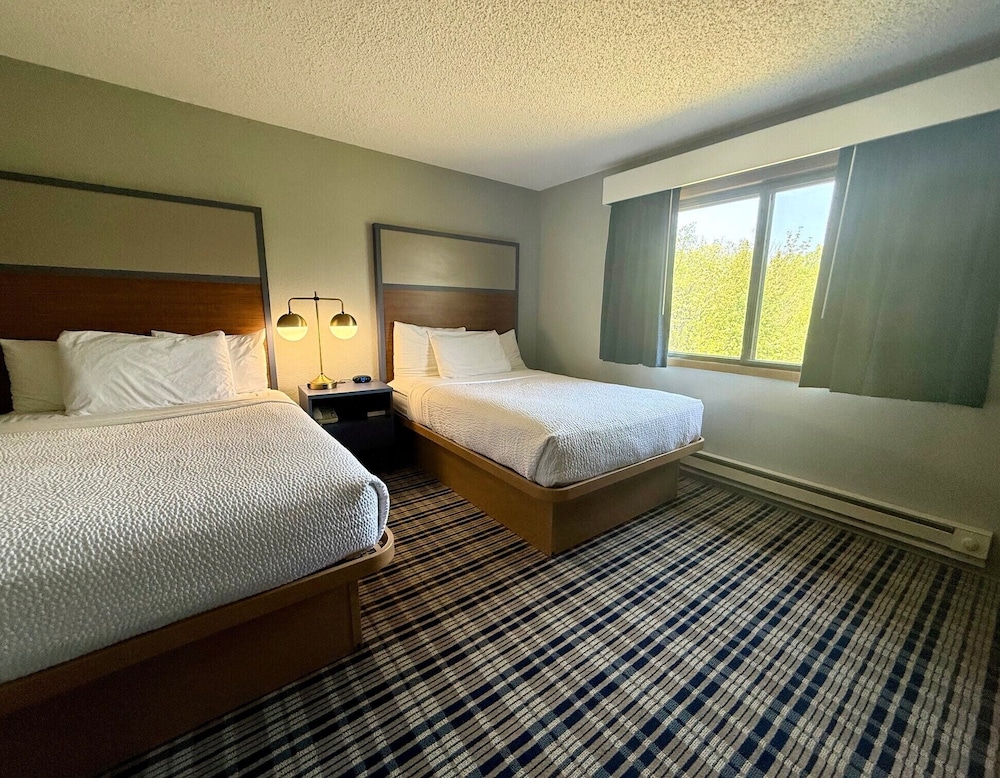 2 Bedrooms, Suite, 1 King and 2 Double Beds