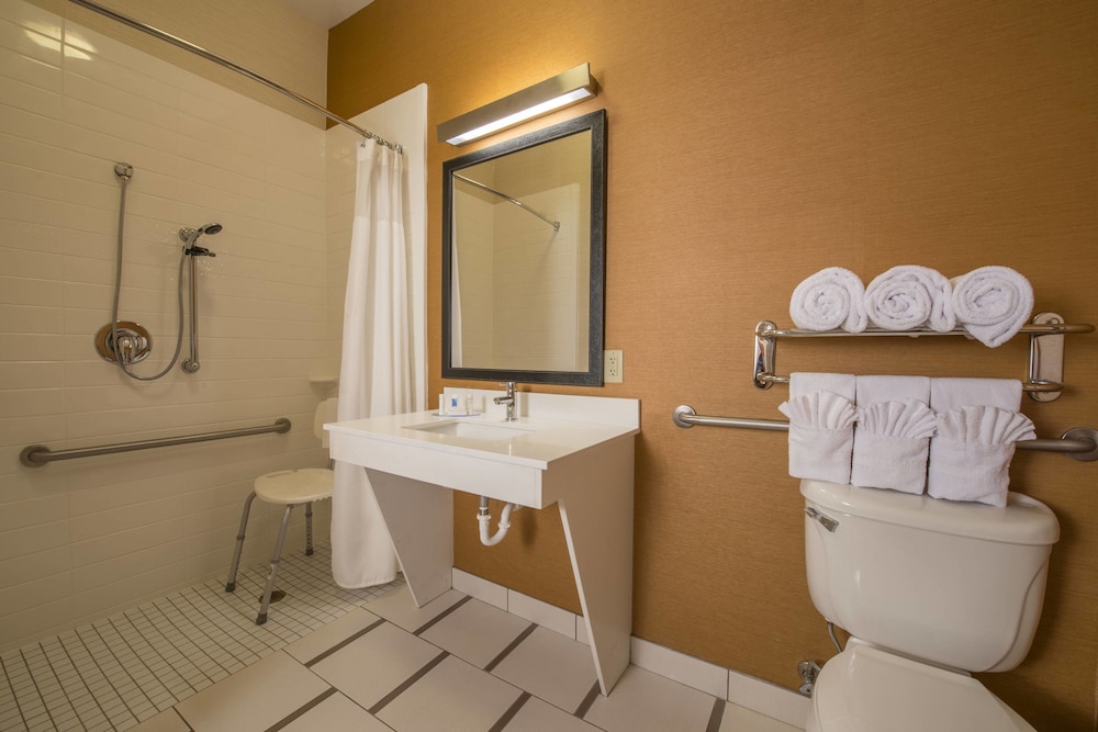 Fairfield Inn And Suites By Marriott Greenwood 17/47