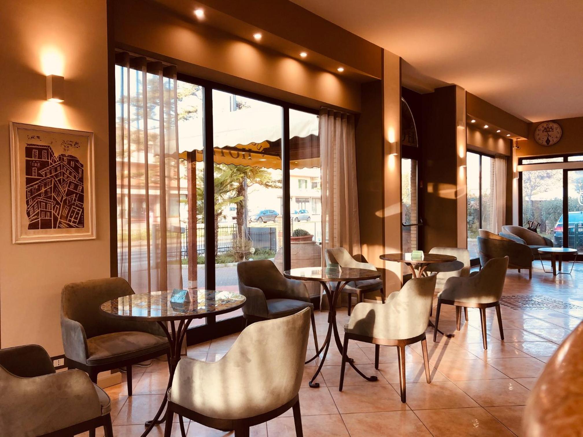 HOTEL DUCA DELLA CORGNA 34/51
