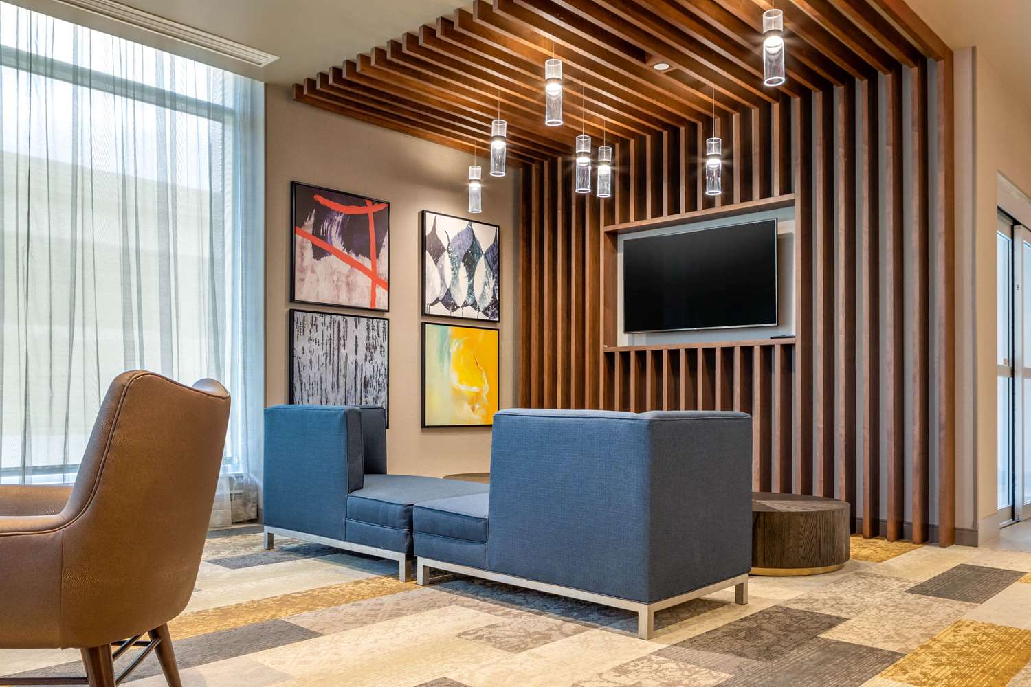 Cambria Hotel Milwaukee Downtown 46/56