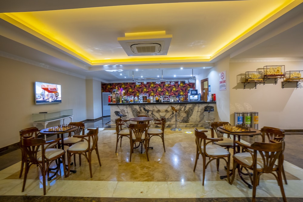 Azka Hotel 65/78