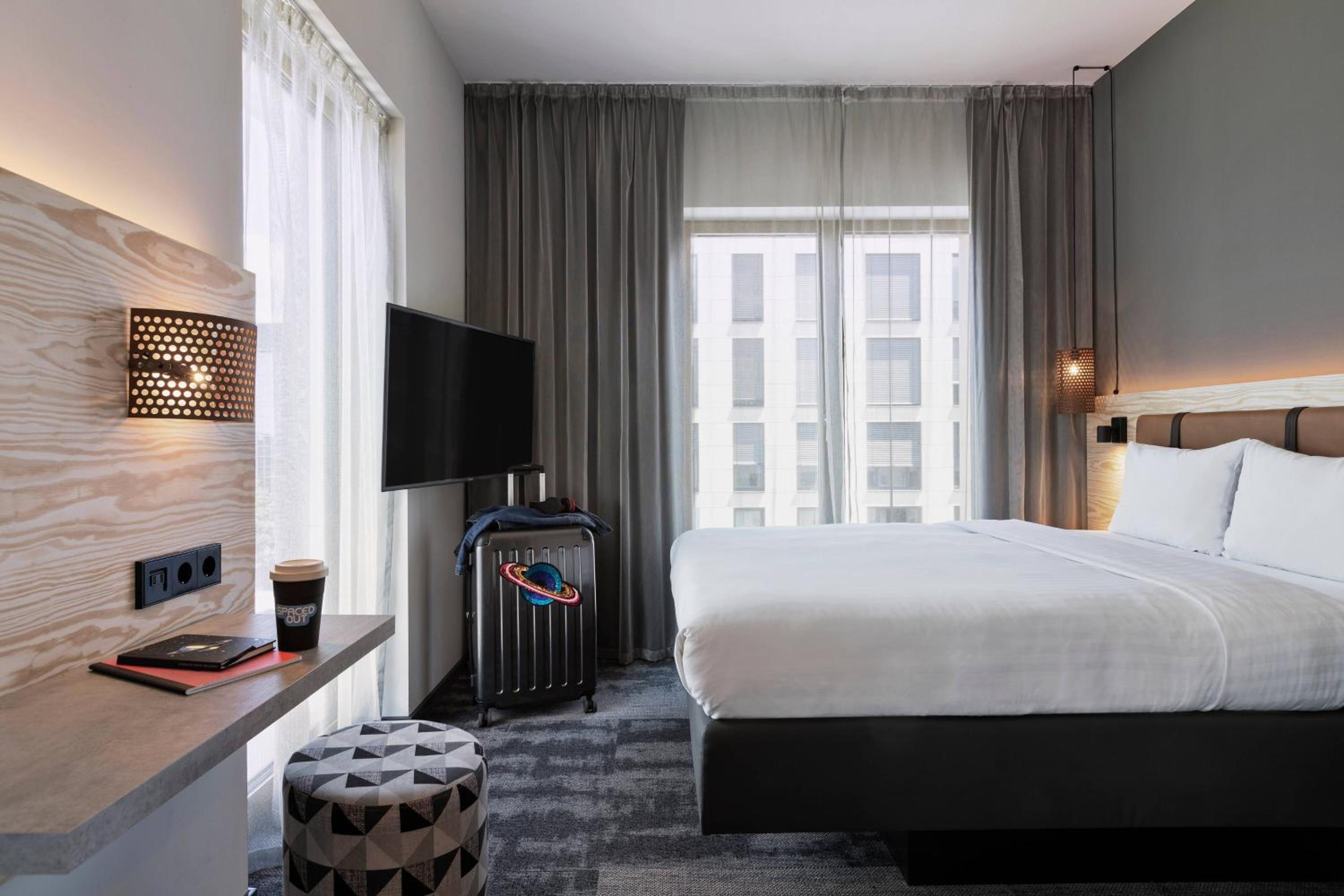 Moxy, Guest Room, King Bed, Queen Bed, Corner