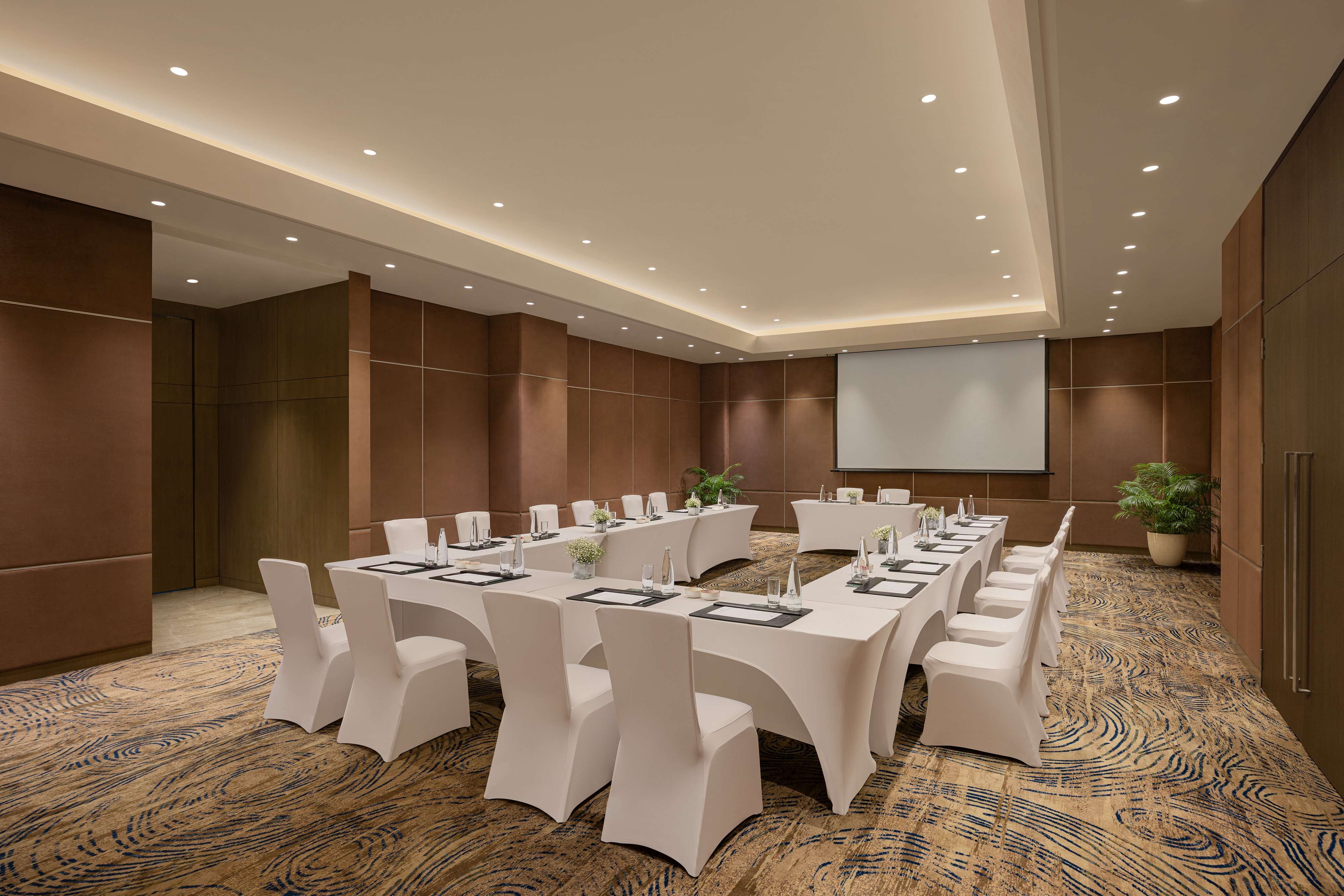Holiday Inn New Delhi Aerocity by IHG 70/79