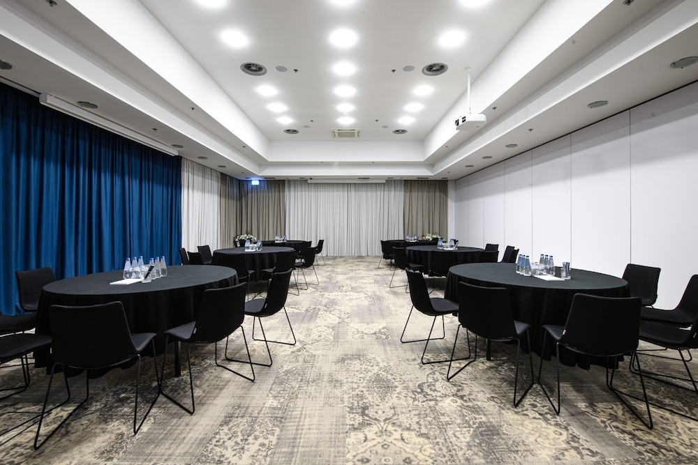 Courtyard By Marriott Warsaw Airport 61/62