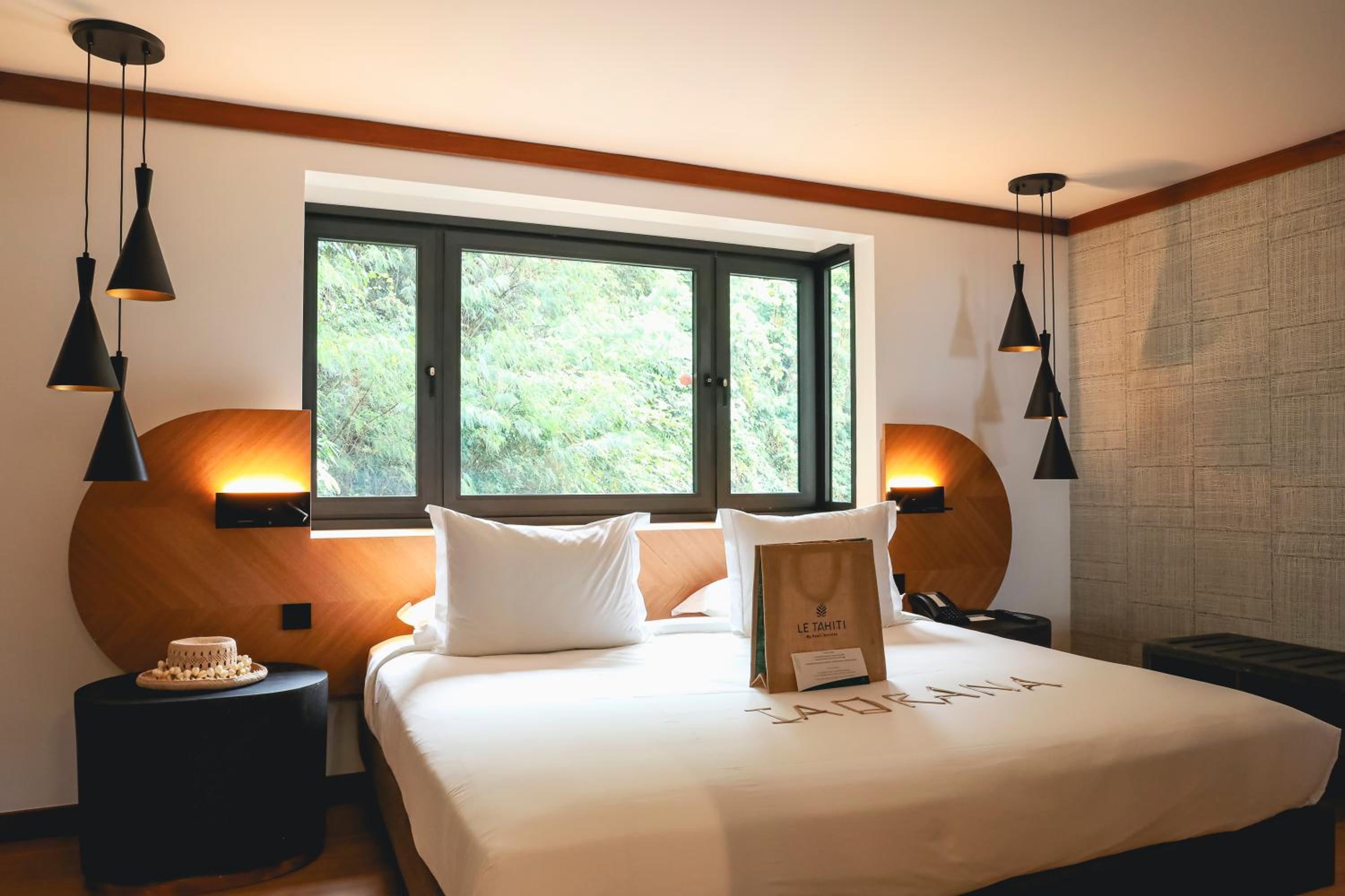 Signature, Suite, King Bed, Ocean Front, Sofa, Hot Tub