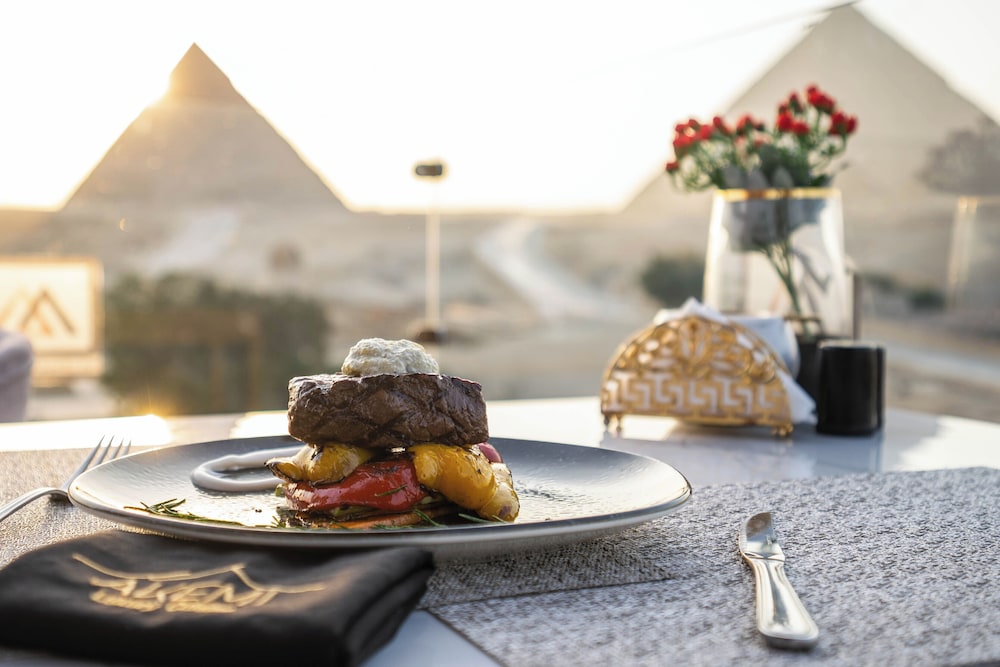 Great Pyramid Inn 33/50