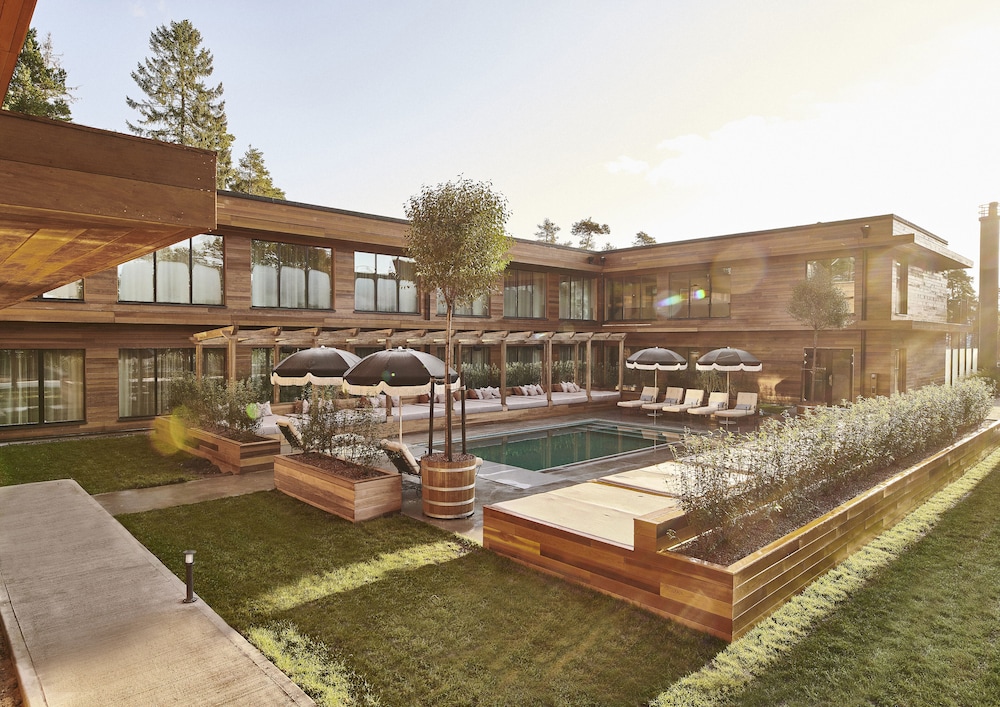Ellery Beach House 43/45