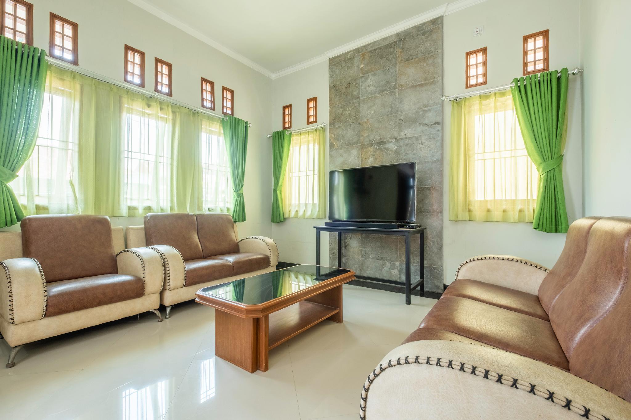 OYO 2072 Wisma Teratai 26/29