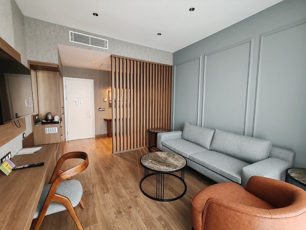 ISG Airport Hotel 38/63