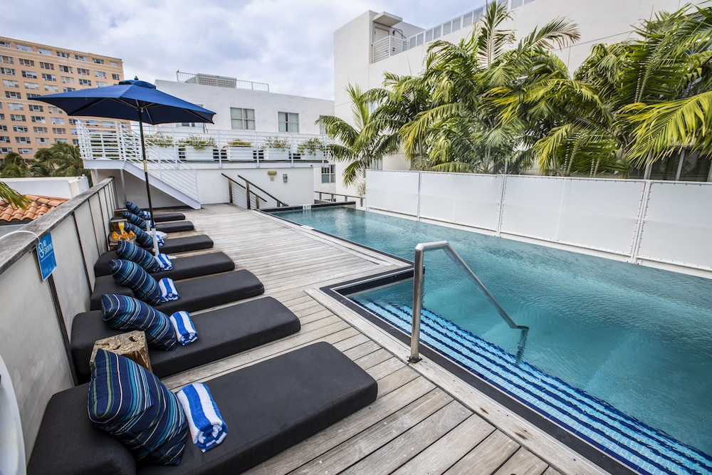 Posh South Beach Hostel 21/38