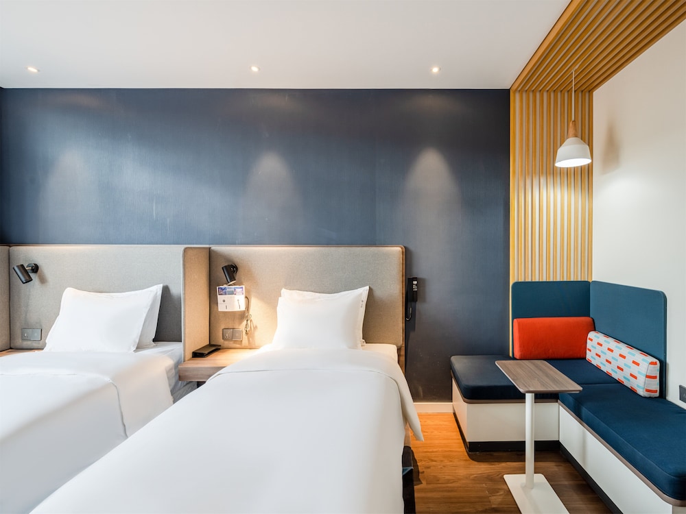 Holiday Inn Express Litang 30/78