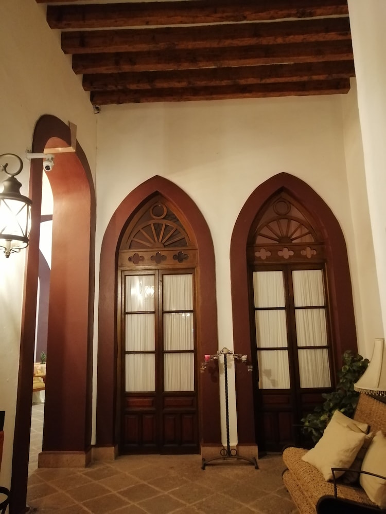 EL SERAFIN HOTEL BOUTIQUE 58/80