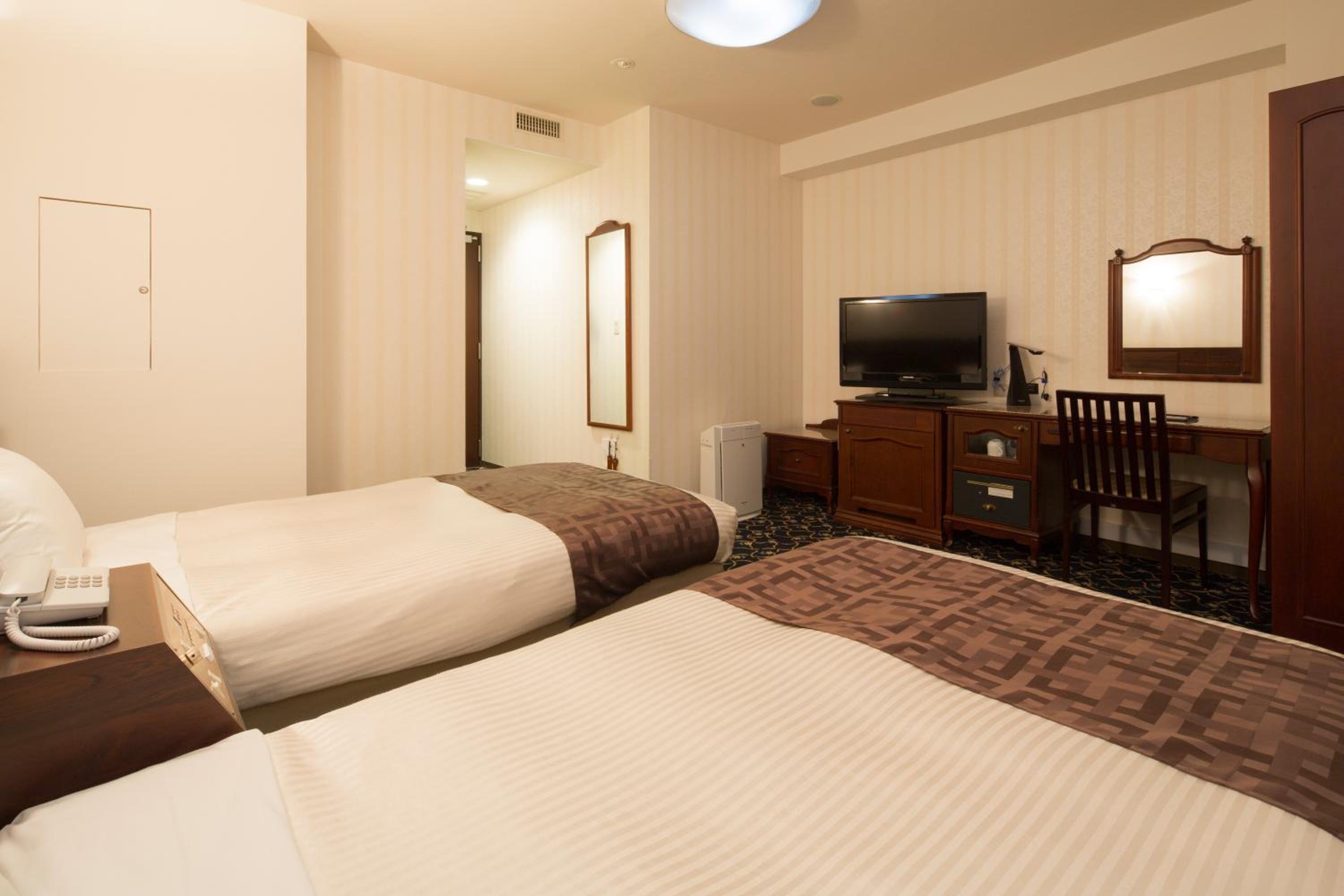 Moderate, Twin Beds